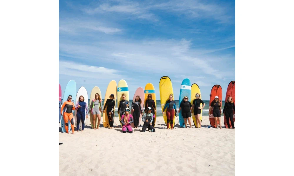 girls surf too